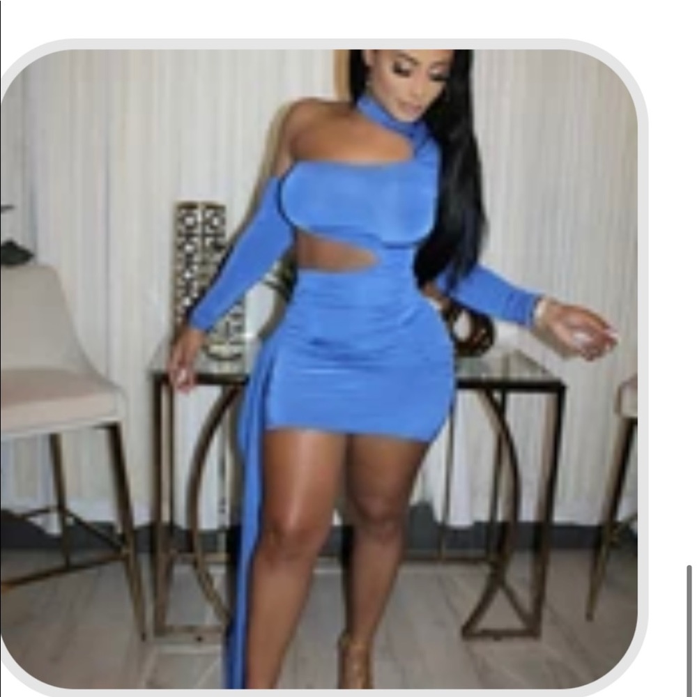Size M blue dress